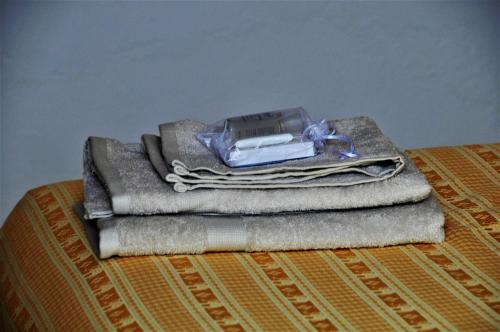 a pile of towels sitting on top of a table at Appartamento di villa gesualda in Serrara Fontana