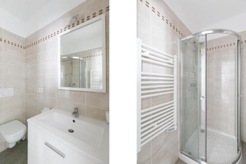y baño con ducha, lavabo y aseo. en Elegant studio proche Palais des Festivals, en Cannes