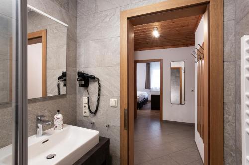 Bilik mandi di Appartement Christina