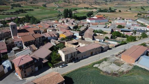 an aerial view of a small town with buildings at Las diez ovejas alojamiento rural 