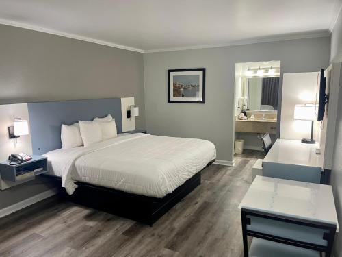 a hotel room with a bed and a bathroom at Quality Inn & Suites Georgetown in Georgetown