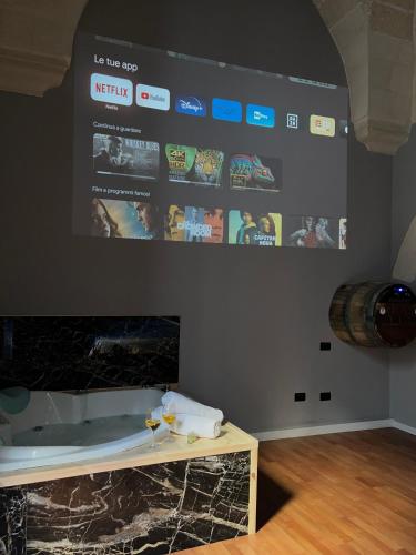 TV a/nebo společenská místnost v ubytování WineExperience- WINE&JACUZZI SUITE