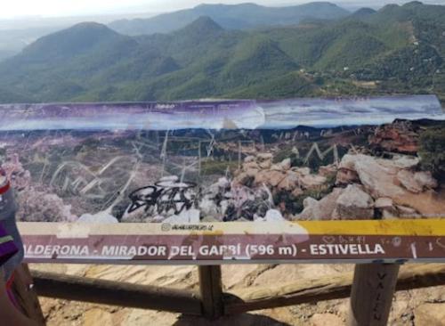 a sign on the top of a mountain with a view at Piso Sierra Calderona a 15 minutos del mar Estivella in Estivella