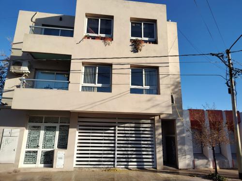 a building with windows and doors on a street at Monoambiente San Isidro in San Juan