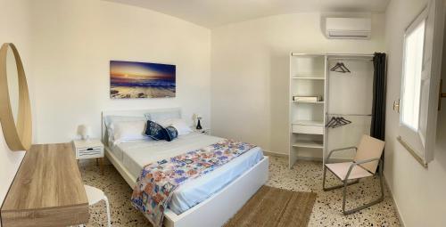 a bedroom with a bed and a book shelf at Appartamento SOLE in Villa Giulia sul Mare in Marausa
