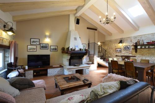 BEST PRICES VILLA NINI with refreshing private pool, barbecue,bikes and much more