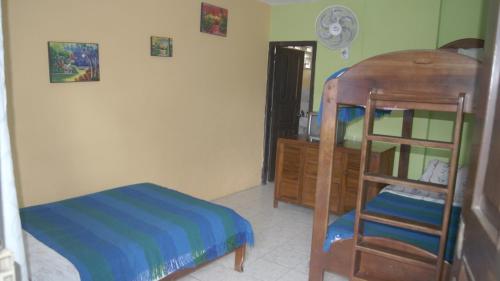 a bedroom with a bunk bed and a ladder at Zumag Sisa in Tena