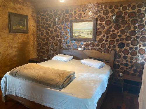 a bedroom with a bed in a room with wooden walls at Mansão rústica Medieval Luxo Santuário Bellatrix in Campo Novo