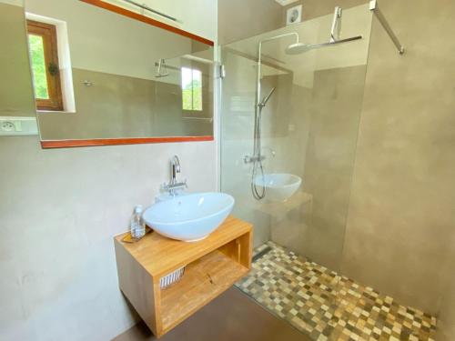 Kylpyhuone majoituspaikassa Holiday home, Landéleau