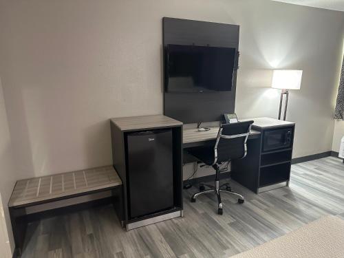 an office with a desk with a computer and a chair at La Quinta Inn by Wyndham Omaha Southwest in Omaha