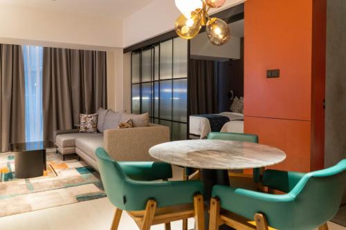 Posezení v ubytování Herloom Hotel & Residence BSD Tangerang