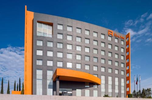 a hotel building with an orange at Real Inn San Luis Potosi in San Luis Potosí