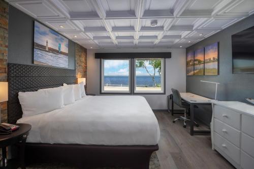 Katil atau katil-katil dalam bilik di Terrace Bay Hotel - Lakefront