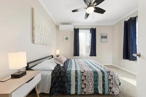 Кровать или кровати в номере Spacious Centrally Located NEW 2 Bedroom Property!