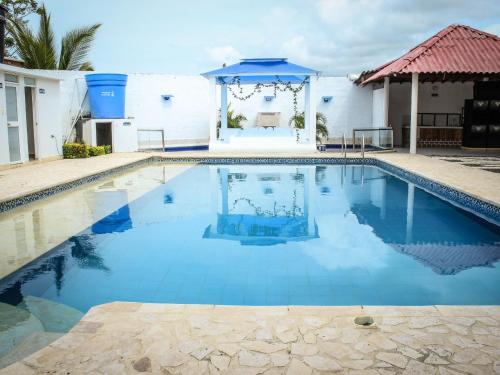 a swimming pool with blue water in front of a building at VALLE REAL in Turbo