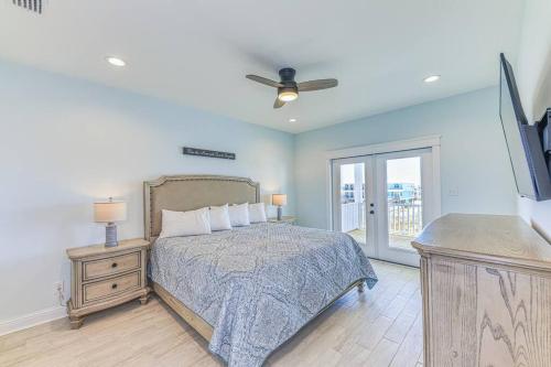 Katil atau katil-katil dalam bilik di The Beach Fox- Sleeps 26- Walk to the Beach!