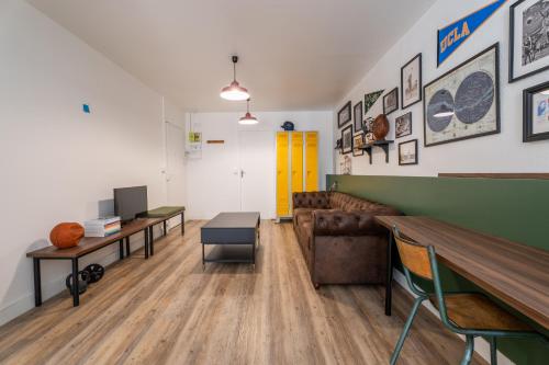 TV a/nebo společenská místnost v ubytování Esprit Loft & Club proche embarcadère Corse Mayol Port Centre historique