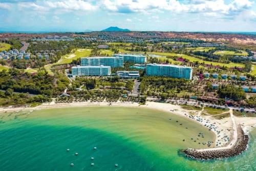 an aerial view of the resort on the beach at Jack's Home - Ocean Vista Condotel Sealink Mui Ne in Mui Ne