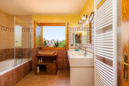 Bilik mandi di Villa S'hort de Cal Rei