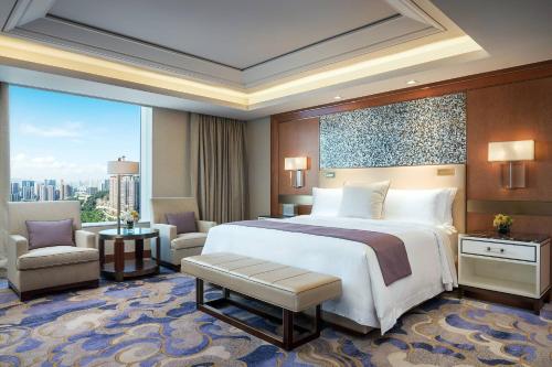 Postel nebo postele na pokoji v ubytování St. Regis Macao