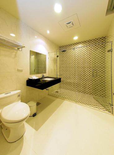 a bathroom with a toilet and a glass shower at Sun Moon Lake Karuizawa Villa in Yuchi