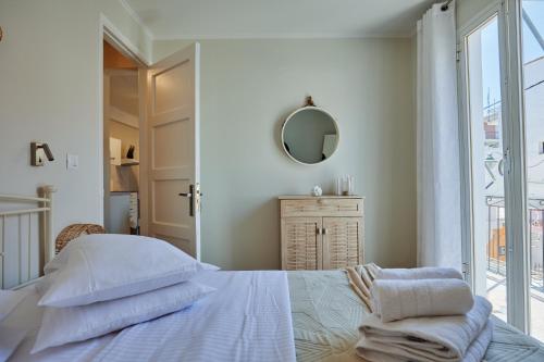 Postel nebo postele na pokoji v ubytování Casa Clira - Charming Apartment for 4 in the Heart of the City Perfect for Memorable Summer Experiences By Villa Mana Gers