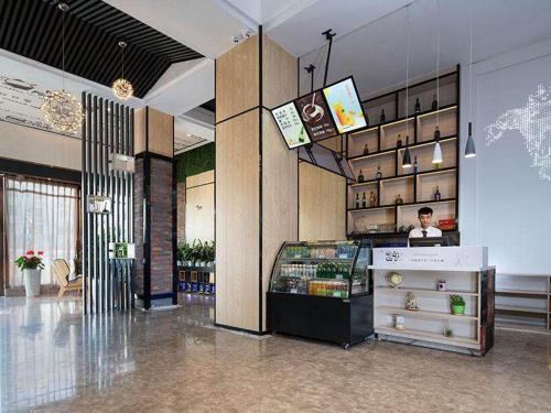 a store with a person standing behind a counter at Kyriad Marvelous Hotel Shenzhen North Railway Station Yousong in Tiantangwei