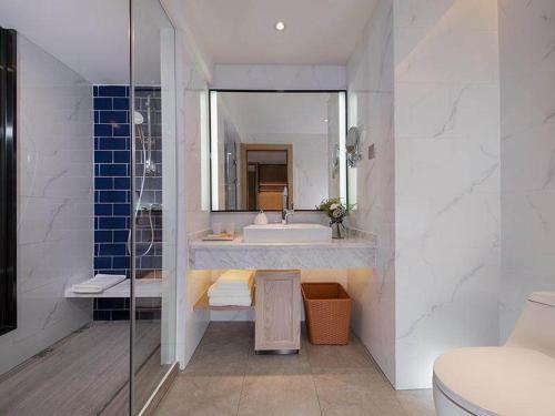 Kyriad Marvelous Hotel Huizhou South Station Danshui YI Center - Ehrenhaftes Doppelzimmer Mit Stadtblick