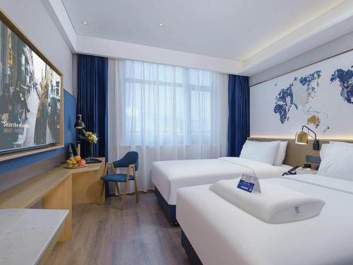 Postel nebo postele na pokoji v ubytování Kyriad Marvelous Hotel Weihai Happy Gate Weigao Plaza
