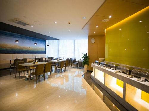 Ресторан / й інші заклади харчування у Jinjiang Inn Select Zhenjiang Xijingdu Daxi Road