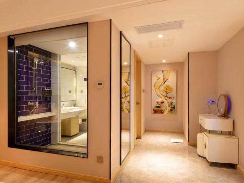 Ванна кімната в Kyriad Marvelous Hotel Haerbin West High-Speed Railway Station Wanda