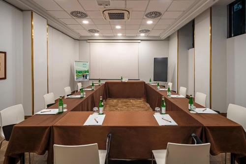 a conference room with a long table and chairs at UNA Hotels Galles Milano in Milan