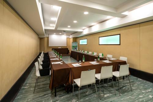 a conference room with a long table and chairs at UNA Hotels Galles Milano in Milan