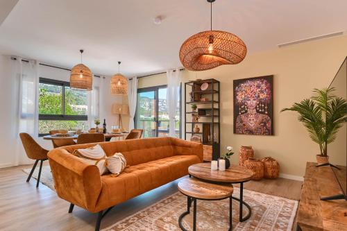 Cuarenta y Tres by Aguilarent