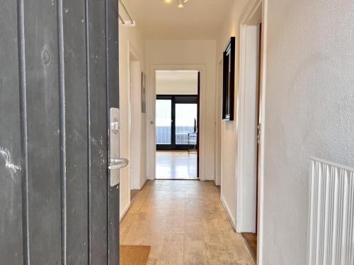 a hallway with a door leading to a room at Two Bedroom Apartment In Glostrup, Hovedvejen 182, in Glostrup