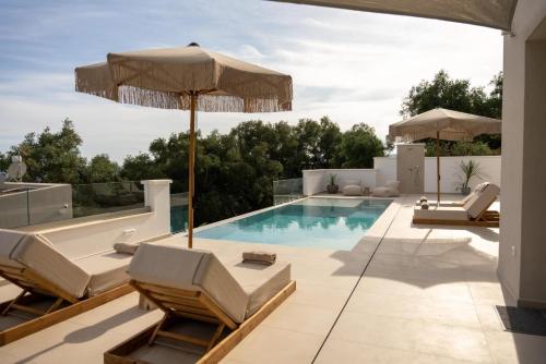 Бассейн в Merelia Exclusive Villas Parga или поблизости