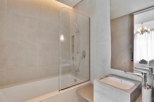 Koupelna v ubytování 2 BR High Floor Apartment in Address JBR, Dubai Marina View