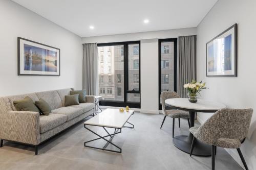 Meriton Suites Melbourne Image