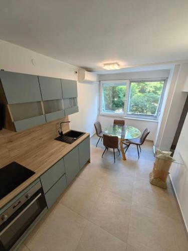 New 1 bedroom near Center and beach