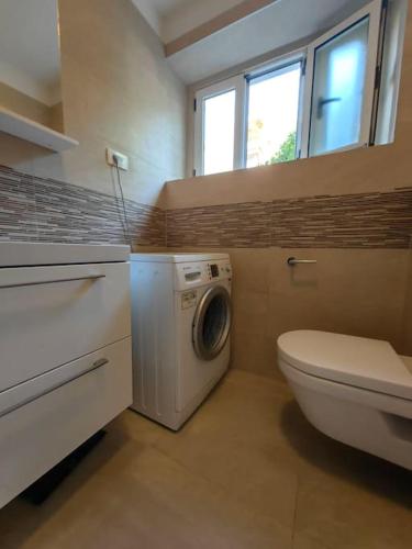 New 1 bedroom near Center and beach