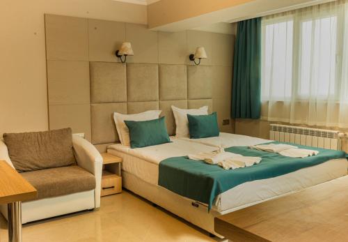 Säng eller sängar i ett rum på Vemara City Apart Hotel
