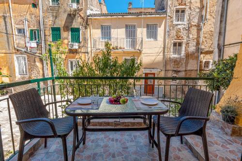 a table and chairs sitting on a balcony at Cozy Corfiot house in Corfu Town