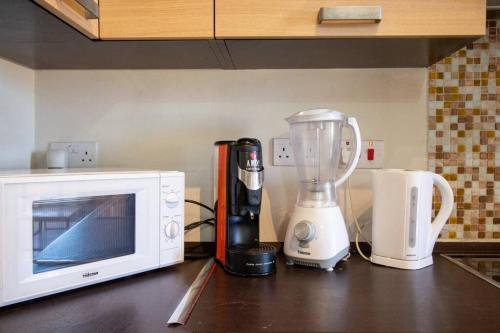 Una cocina o cocineta en Modern APT in the heart of Maltese nightlife