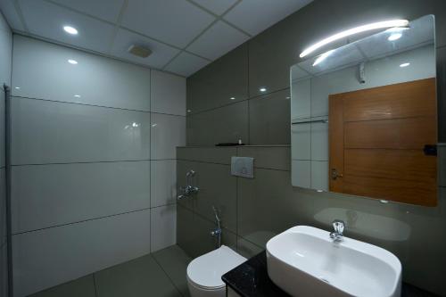 Un baño de Venice Iva Residency
