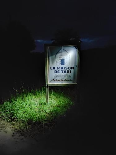 a sign that says la mason die train at La Maison de Tari in Vitrac