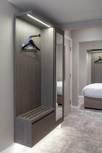 Ένα ή περισσότερα κρεβάτια σε δωμάτιο στο Mornington Victor Hotel London Belgravia