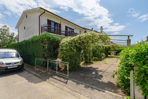 Studio Apartment Lili 2