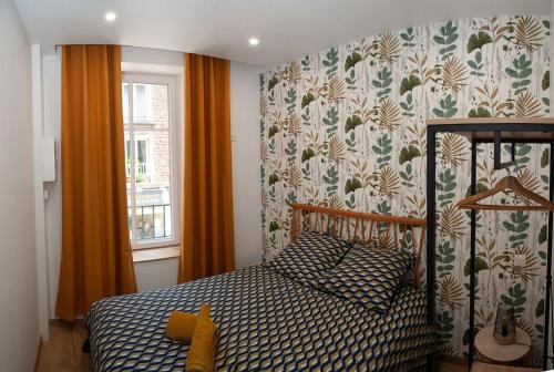 Postel nebo postele na pokoji v ubytování Joli appartement F2 plein centre Coutances
