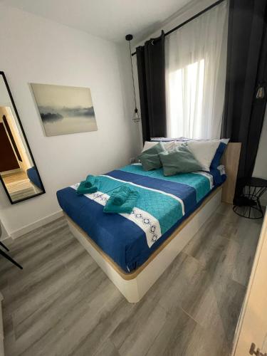 Ένα ή περισσότερα κρεβάτια σε δωμάτιο στο Holisp Blue Apartment