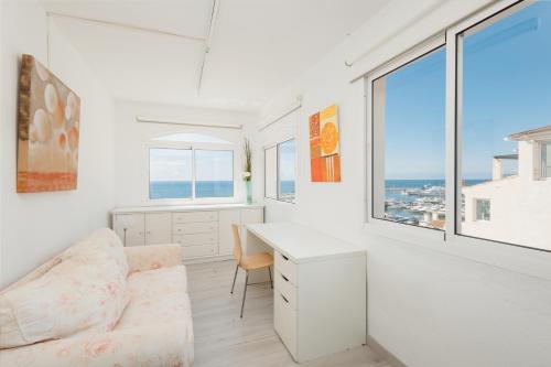 Penthouse in Puerto Banus with sea and marina views